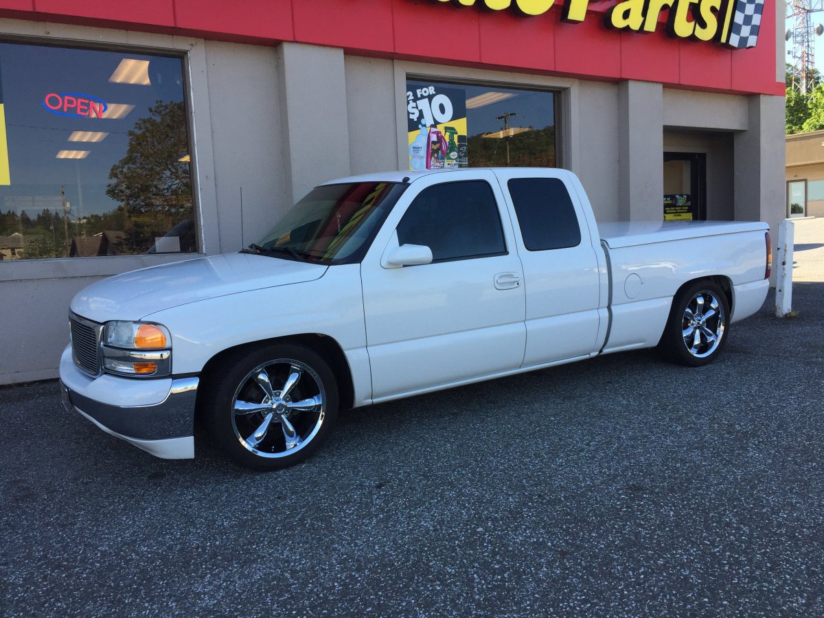 2001 Sierra with 20x9.5 Legends