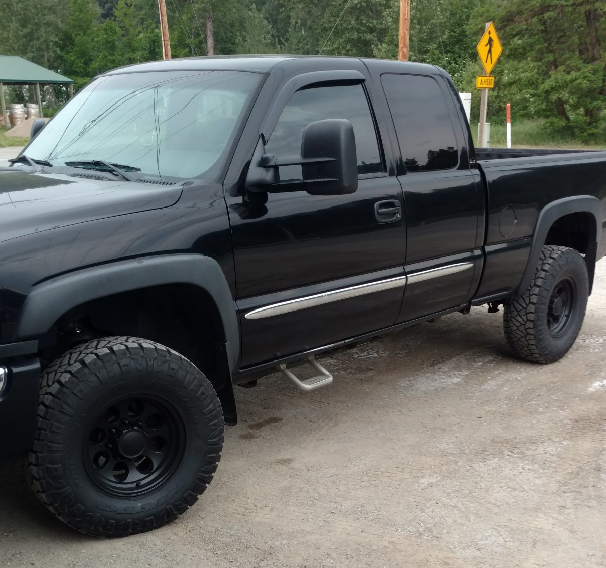 2006 Sierra 2500 with Black 171 Wheels