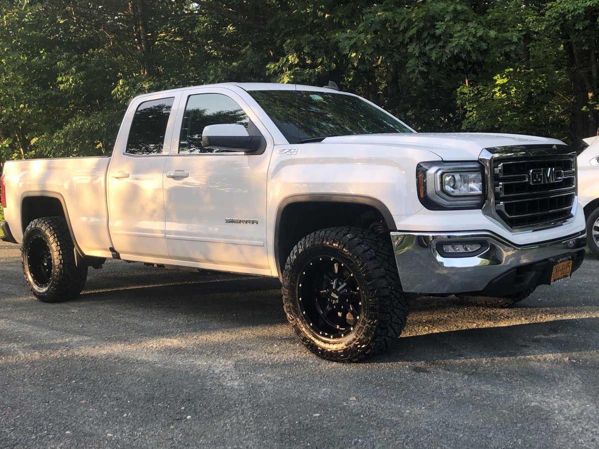 2016 Sierra 1500 with MO970 Wheels