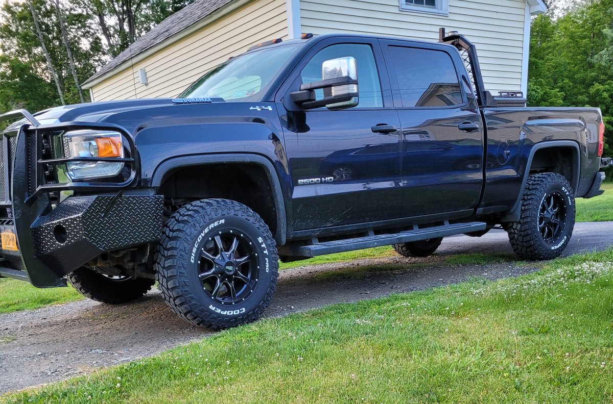 2018 2500HD with MO970 Wheels