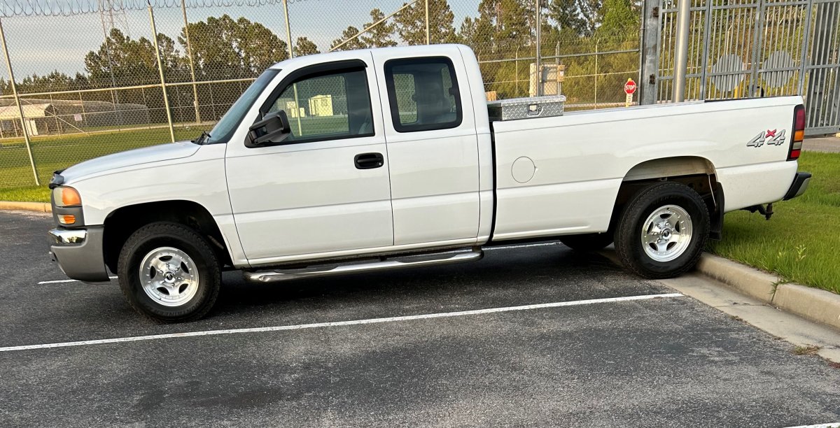2004 Sierra 1500 with 16x8 AR-23 Wheels