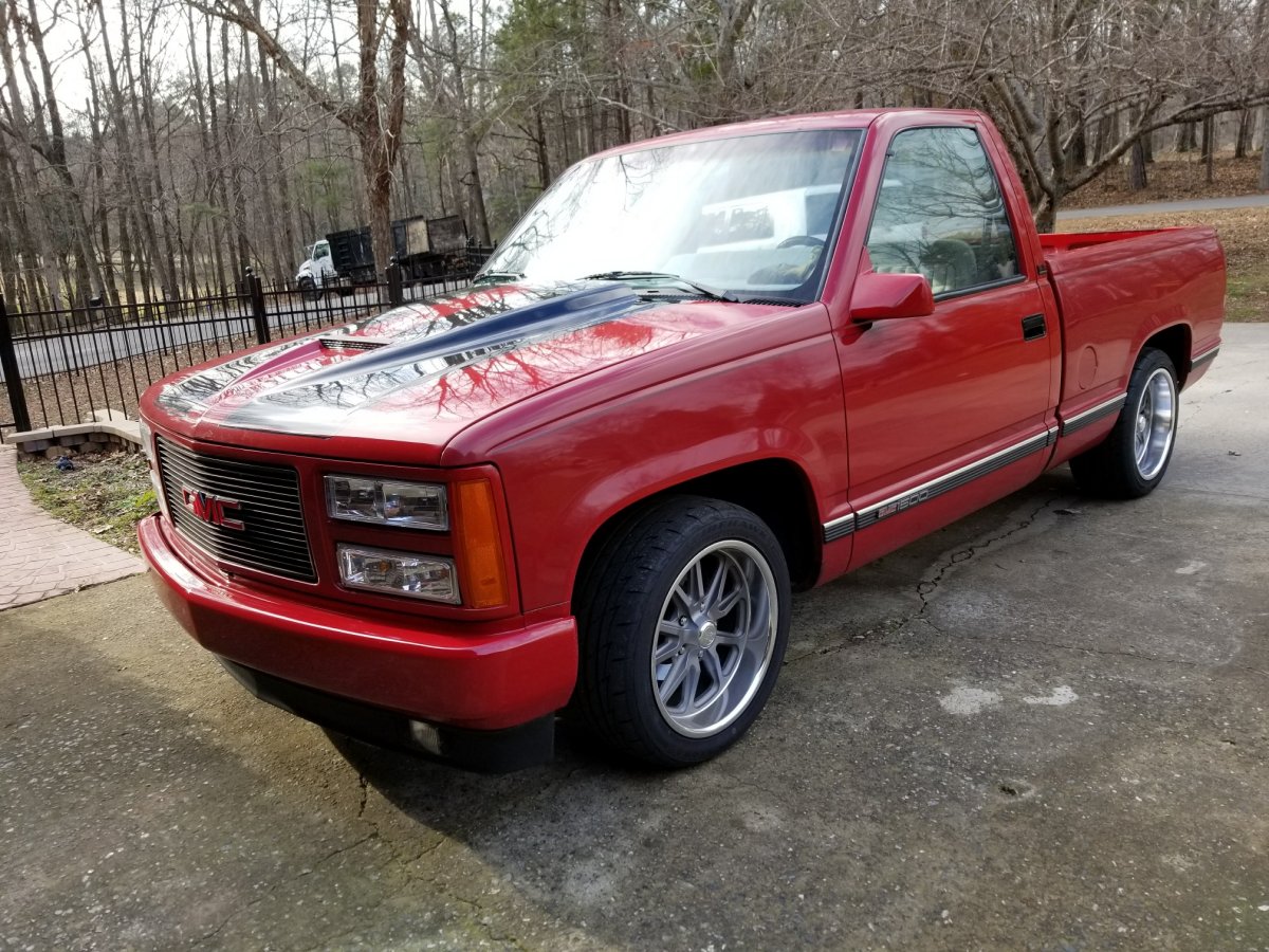 1991 1500 with 18x8 and 18x9.5 Gun Metal Ramblers