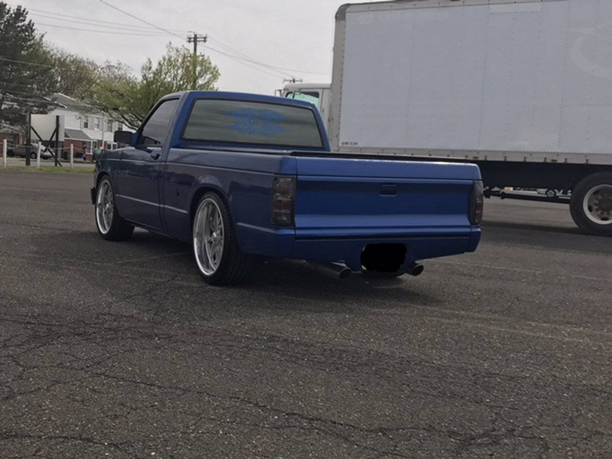 1991 GMC Sonoma with 20" Staggered Rambler Wheels